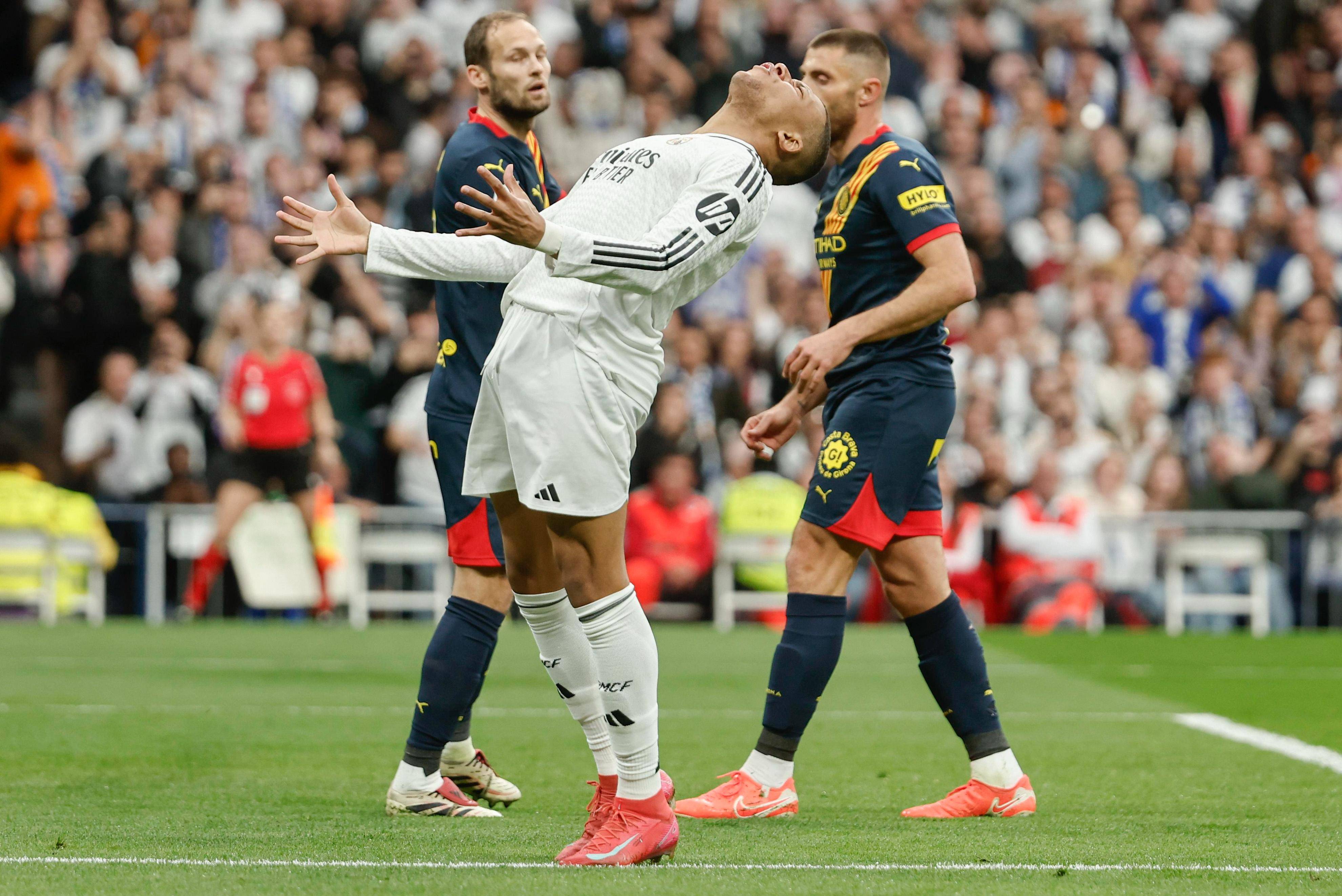 包含足总杯赛程吃紧,西汉姆加时末段伤情更新,引发热议,赛程密集仍需轮换的词条 包含足总杯赛程吃紧,西汉姆加时末段伤情更新,引发热议,赛程密集仍需轮换的词条